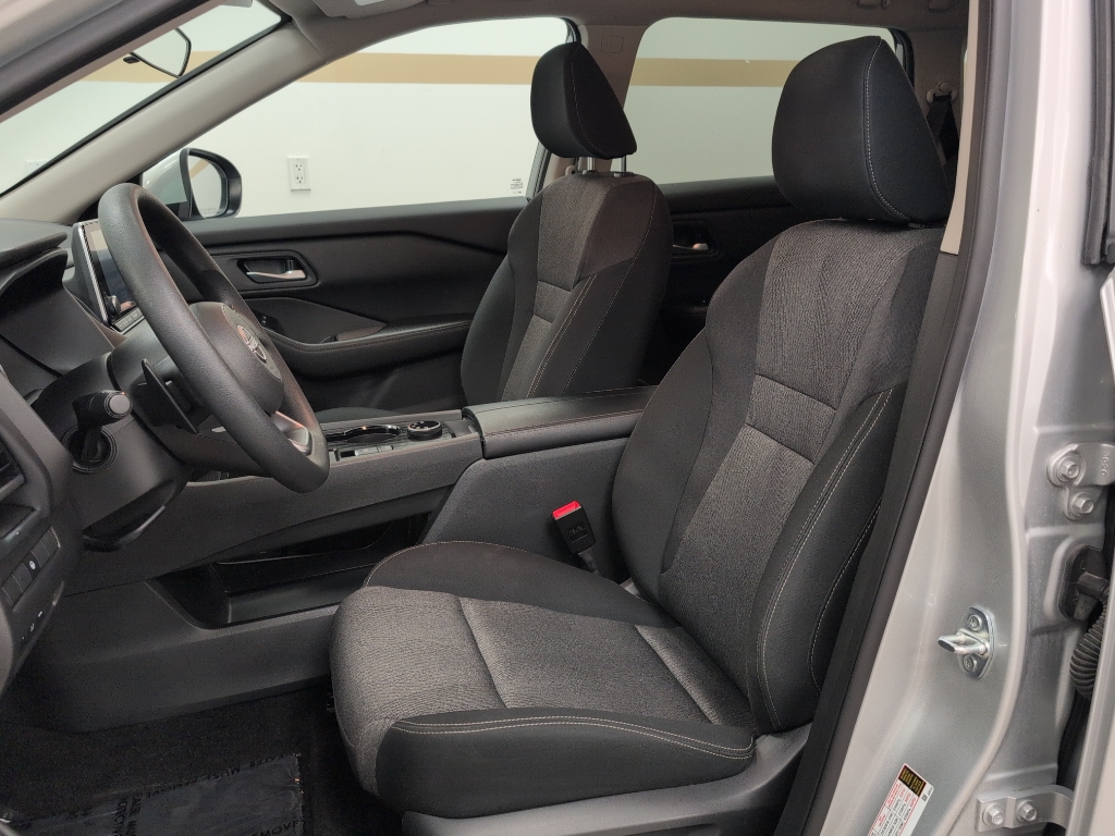 2024 Nissan Rogue SV photo 4