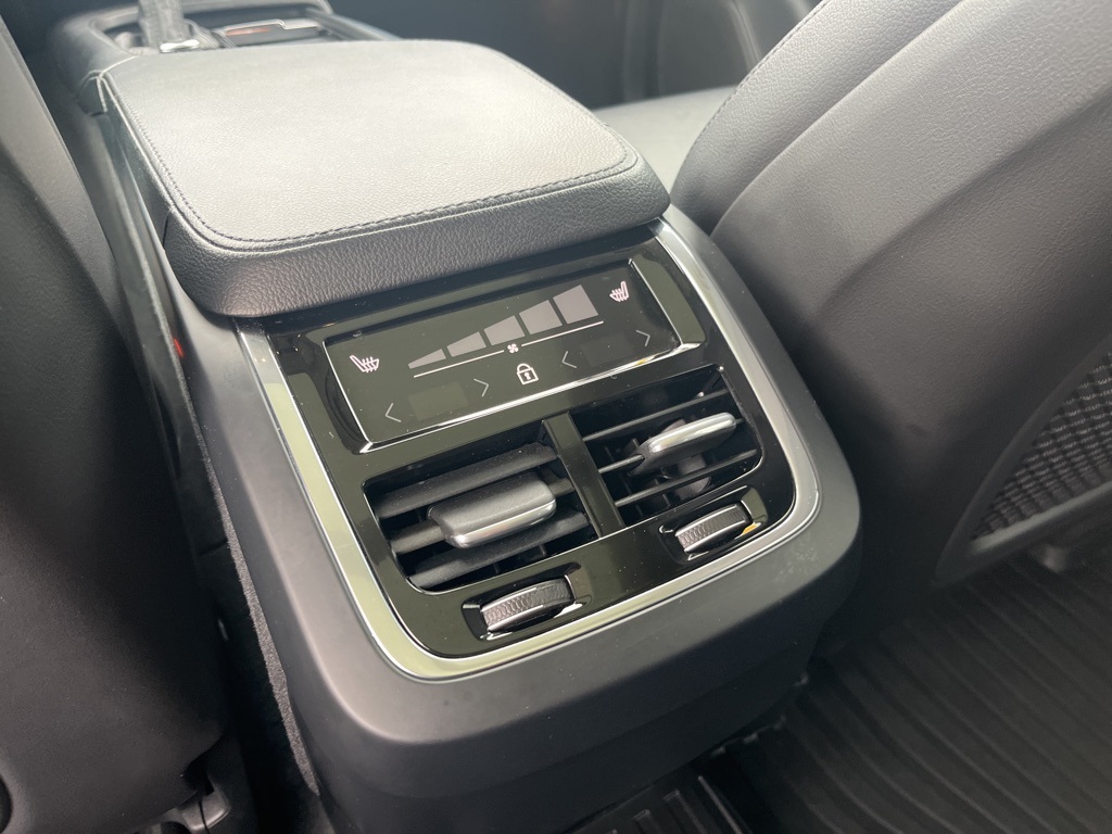 2022 Volvo XC90 T5 Momentum photo 10