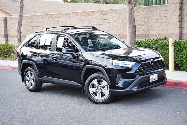 Used 2024  Toyota XLE image 2