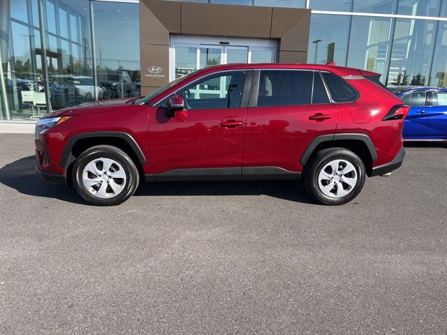 2023 Toyota RAV4 LE photo 2