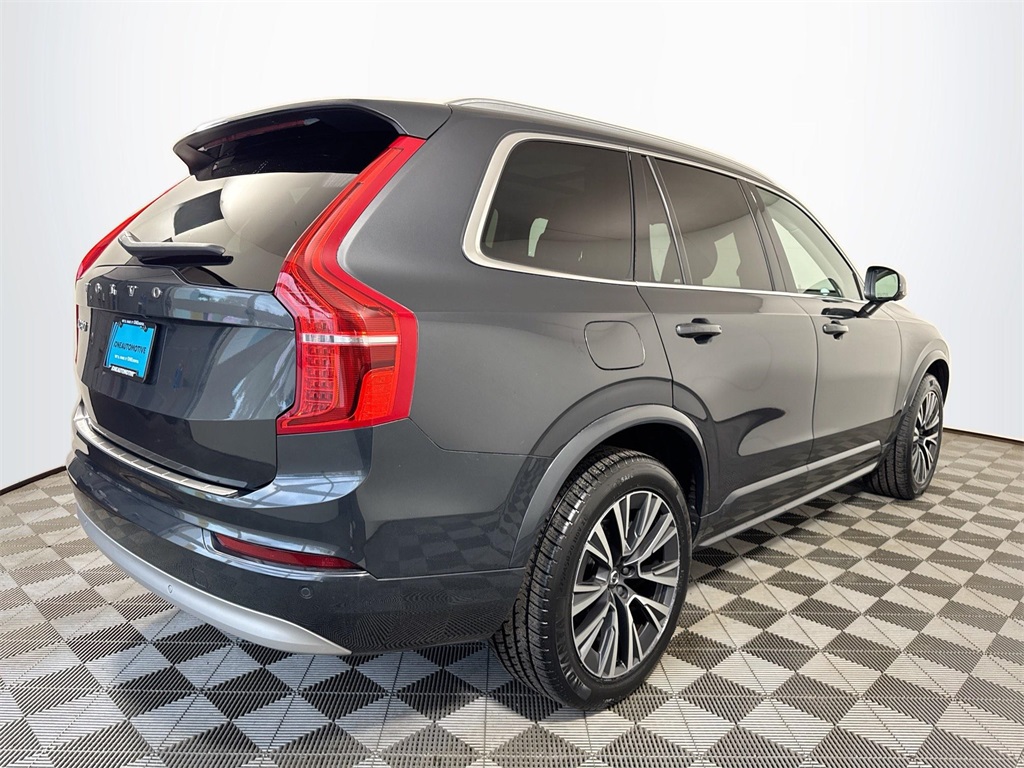 2022 Volvo XC90 T5 Momentum photo 8