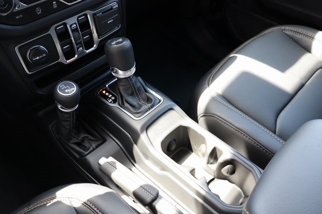 2025 Jeep Wrangler Sahara photo 25
