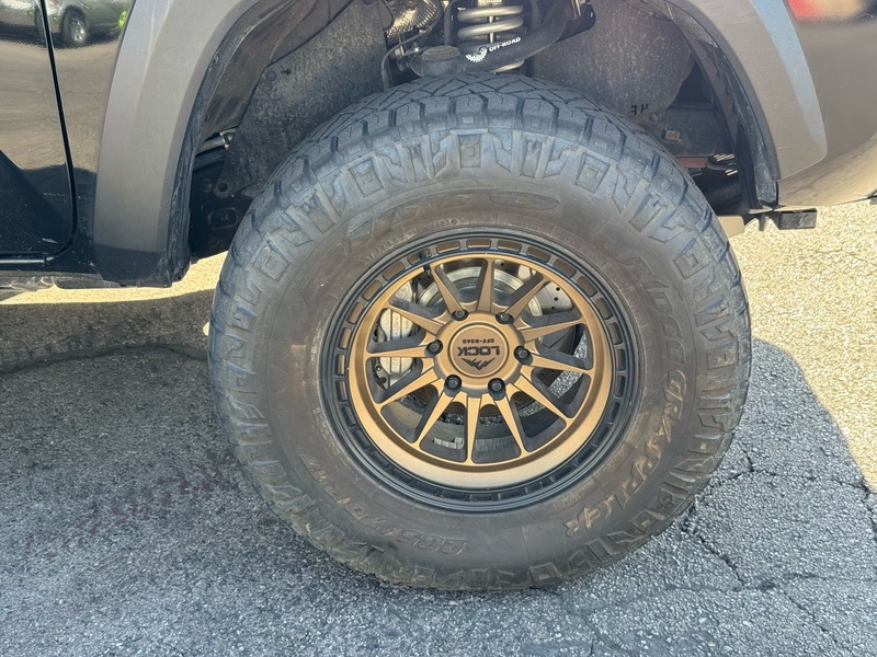 2023 Toyota Tacoma TRD Off-Road photo 2
