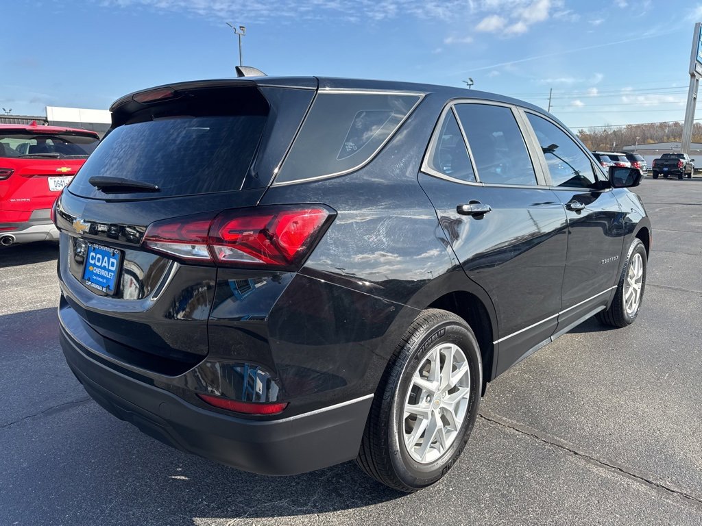 2024 Chevrolet Equinox LS photo 2