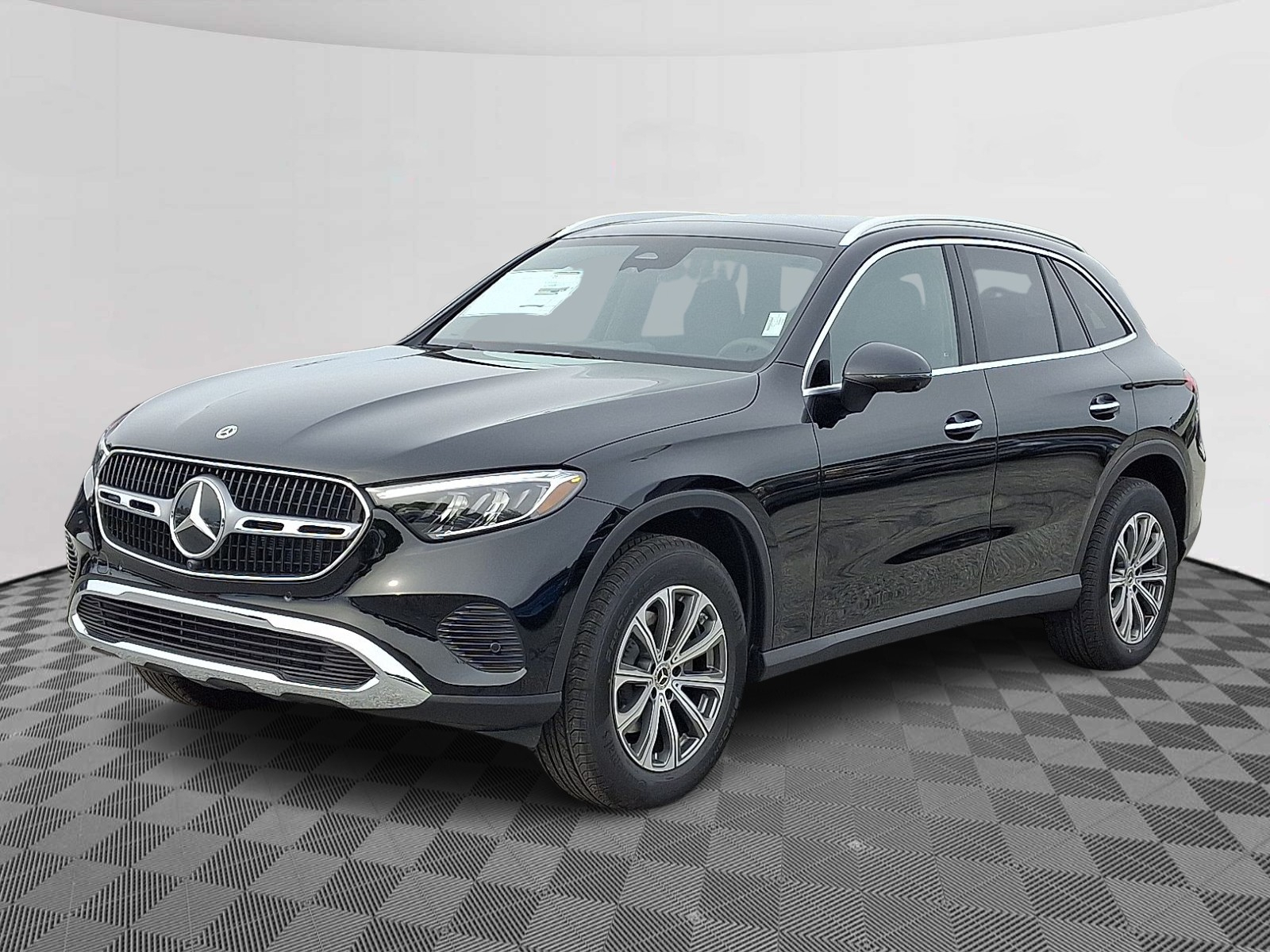 2026 Mercedes Benz GLC 300 4MATIC photo 3