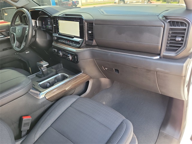 2024 Chevrolet Silverado 1500 RST photo 17