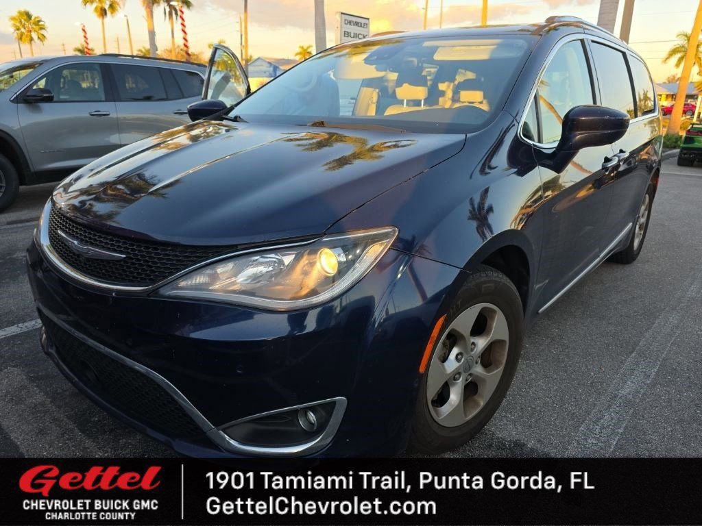 2017 Chrysler Pacifica Touring L Plus's photo