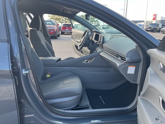 2025 Hyundai Elantra Blue SEL Sport photo 18