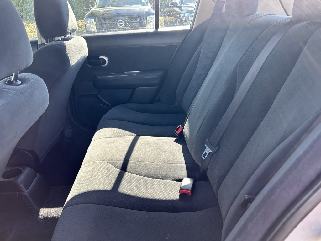 2012 Nissan Versa 1.8 S photo 21