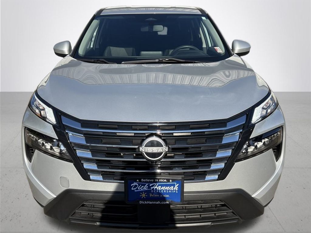2024 Nissan Rogue SV photo 2