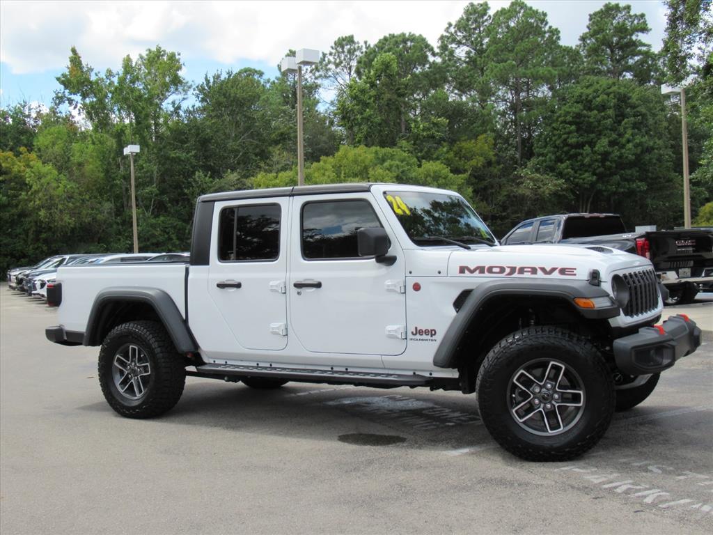 2024 Jeep Gladiator Mojave photo 2