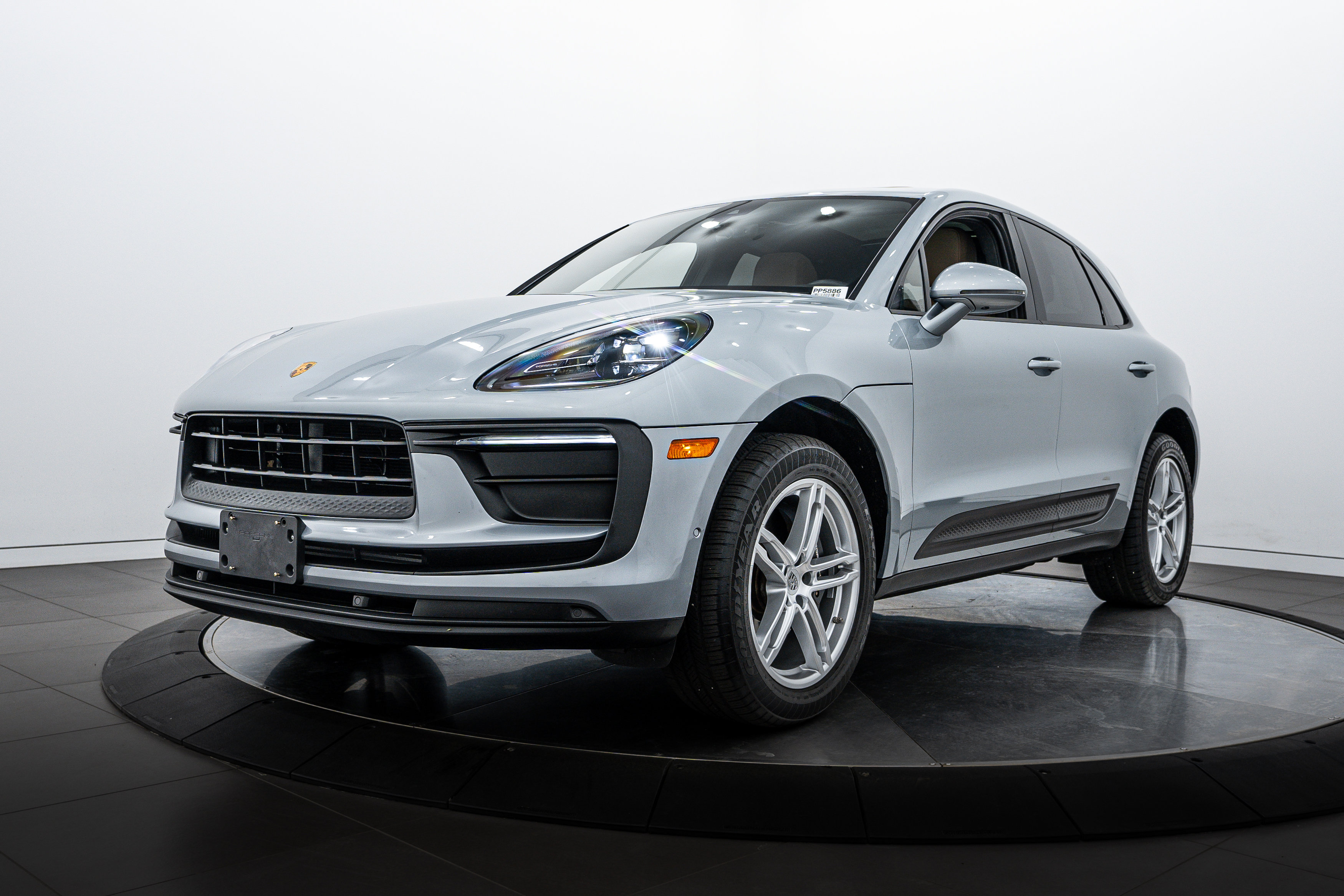 2022 Porsche Macan Base