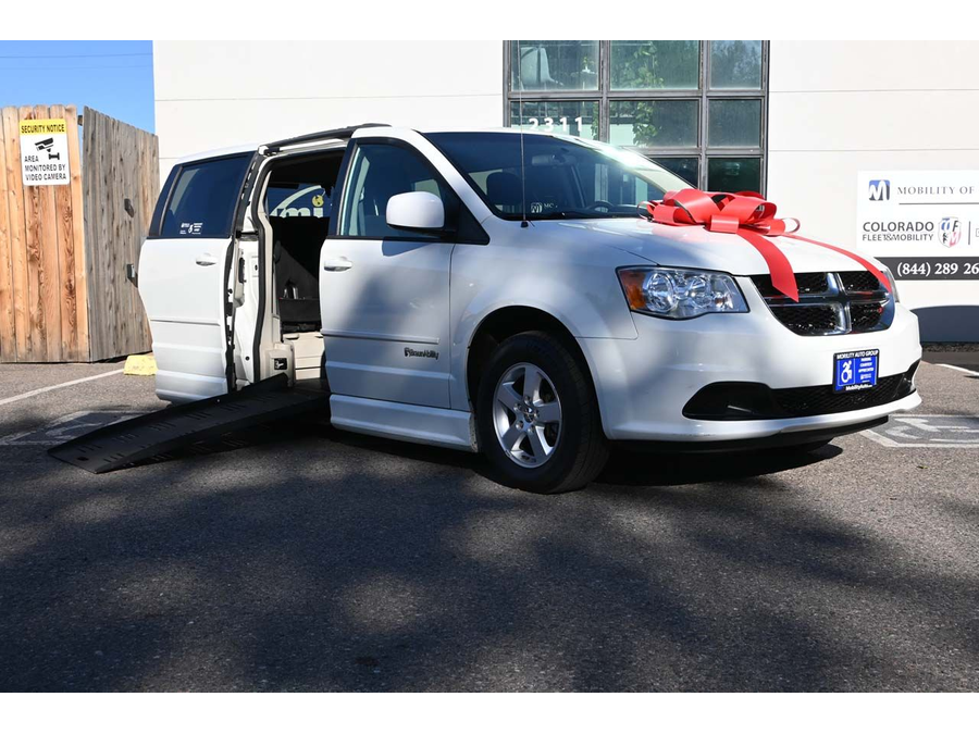2013 Dodge Grand Caravan SXT photo 2
