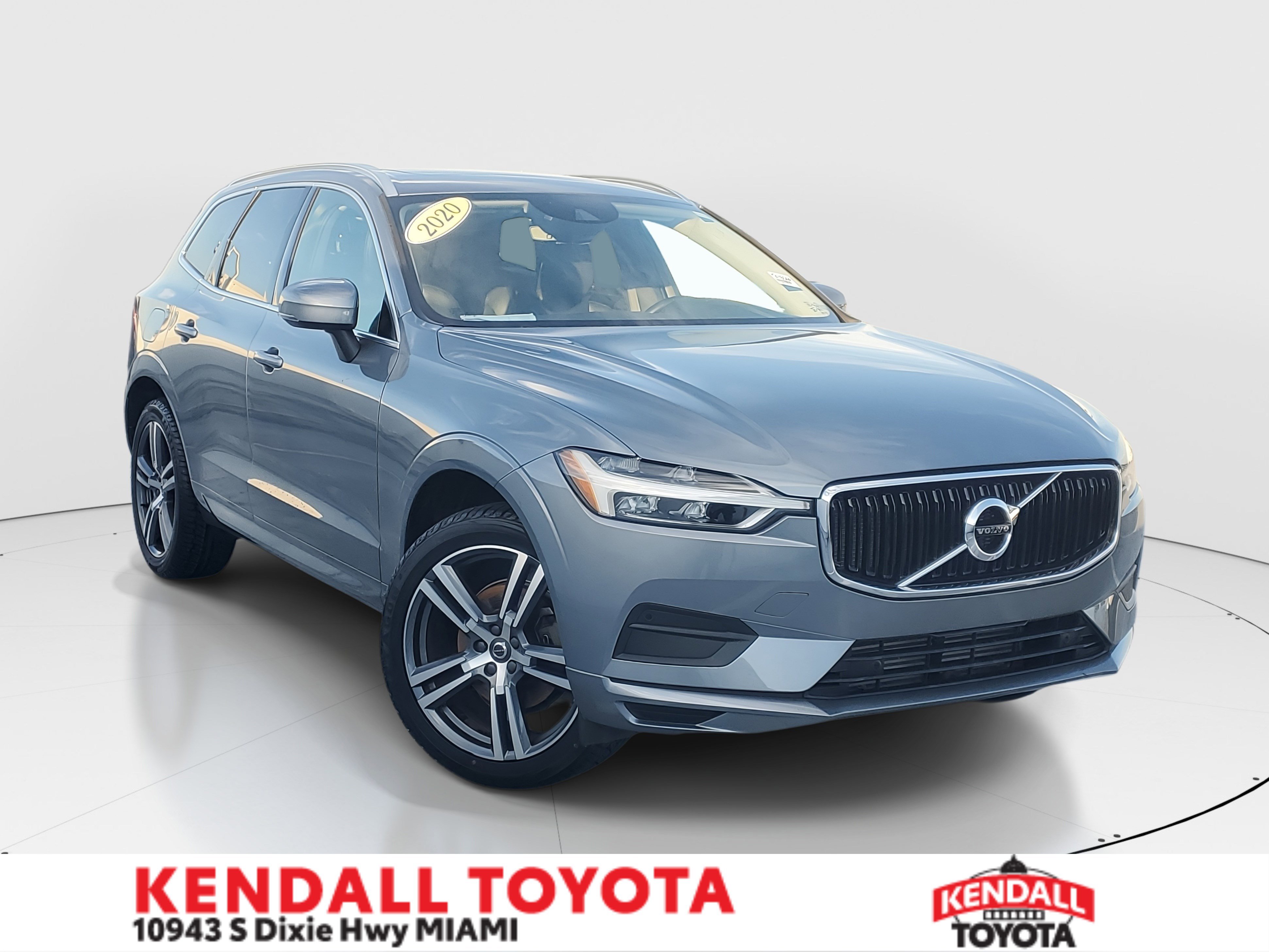 2020 Volvo XC60 Momentum's photo
