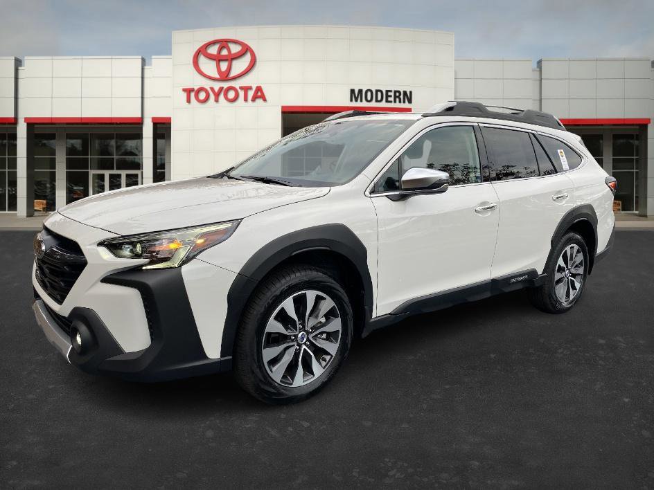 2025 Subaru Outback Touring's photo