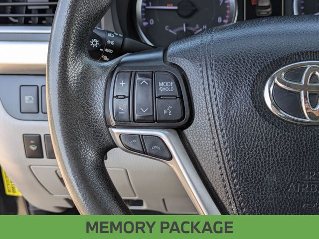 2019 Toyota Highlander LE photo 15