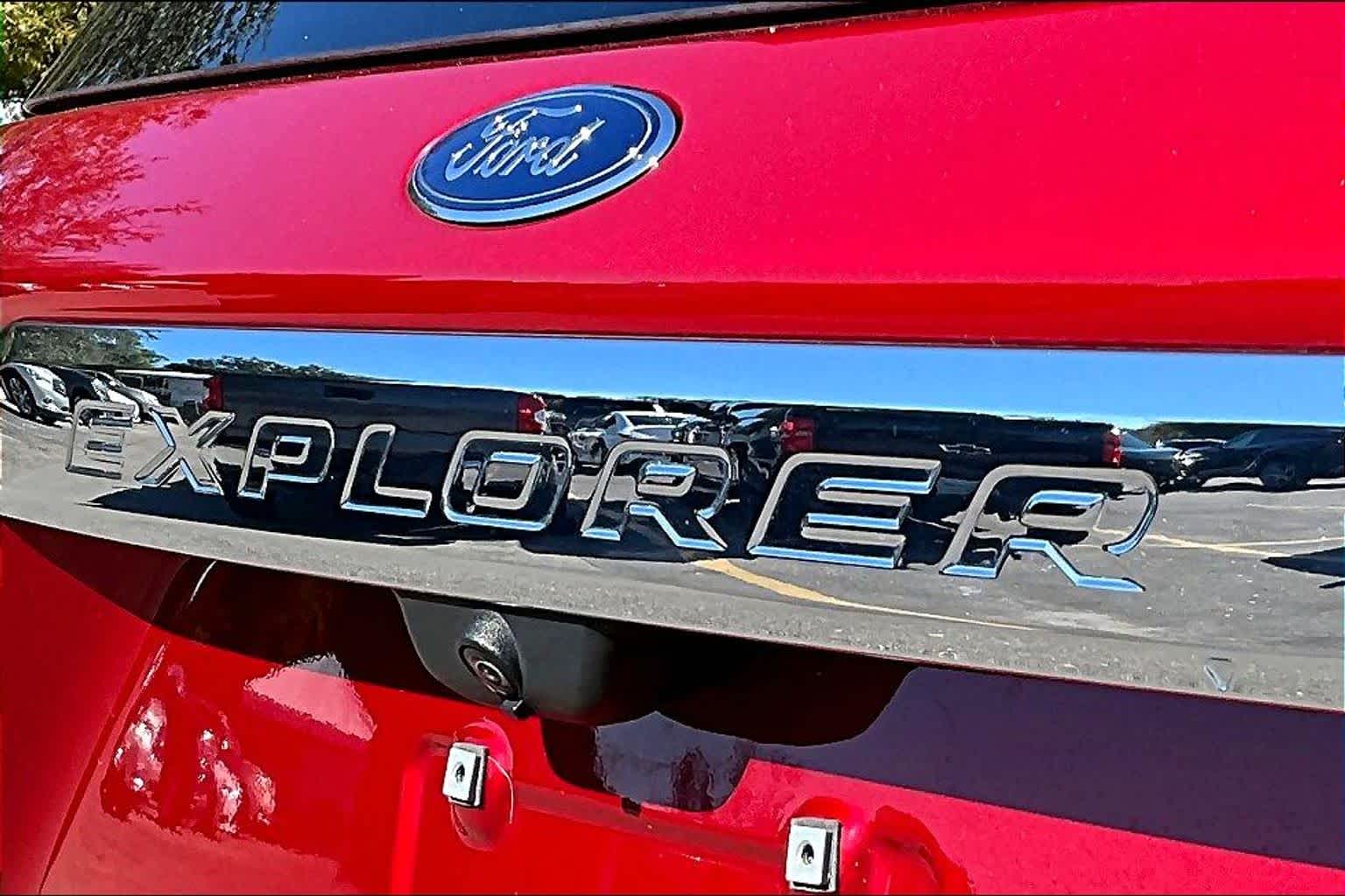 2020 Ford Explorer Limited photo 2