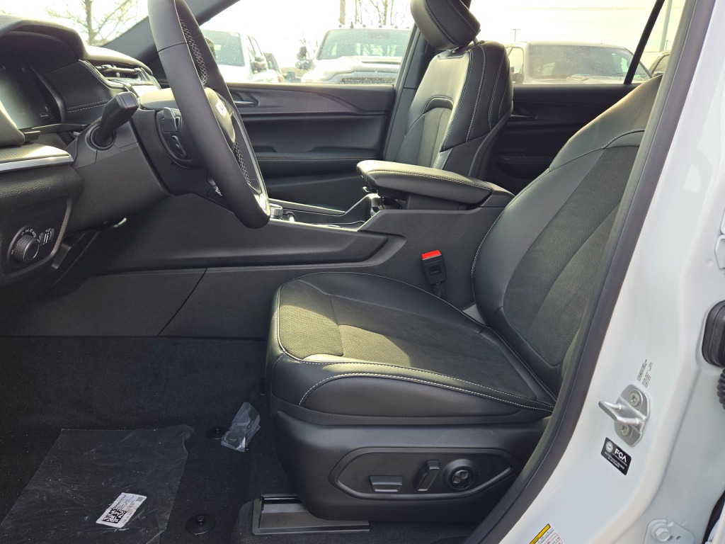 2025 Jeep Grand Cherokee L Altitude's photo