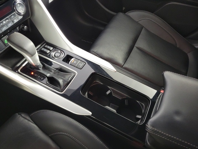 2022 Mitsubishi Eclipse Cross SEL photo 16