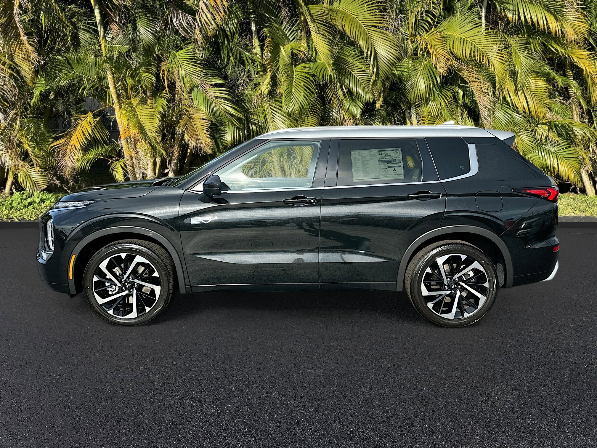 2025 Mitsubishi Outlander PHEV SEL Platinum photo 2
