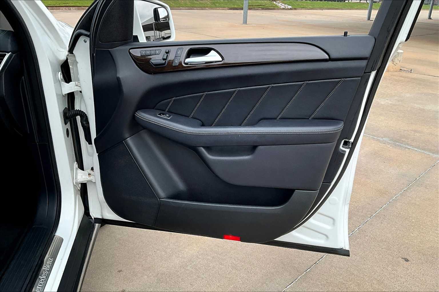 2016 Mercedes Benz GL 450 photo 24