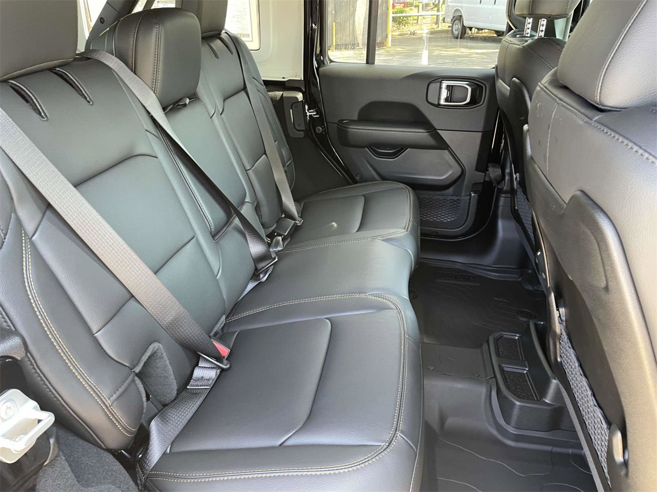 2025 Jeep Wrangler Sahara photo 27