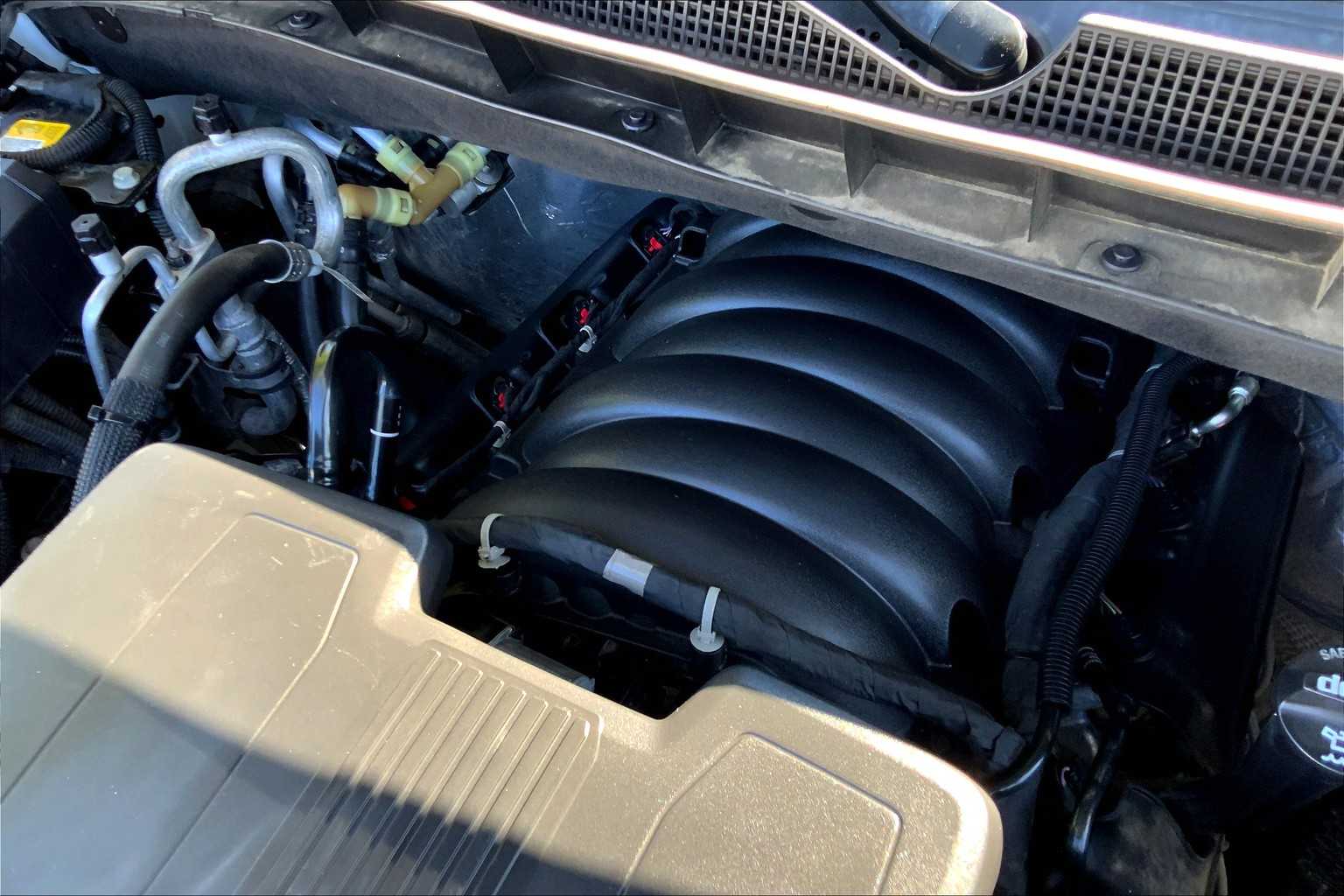 2023 Chevrolet Suburban RST photo 32