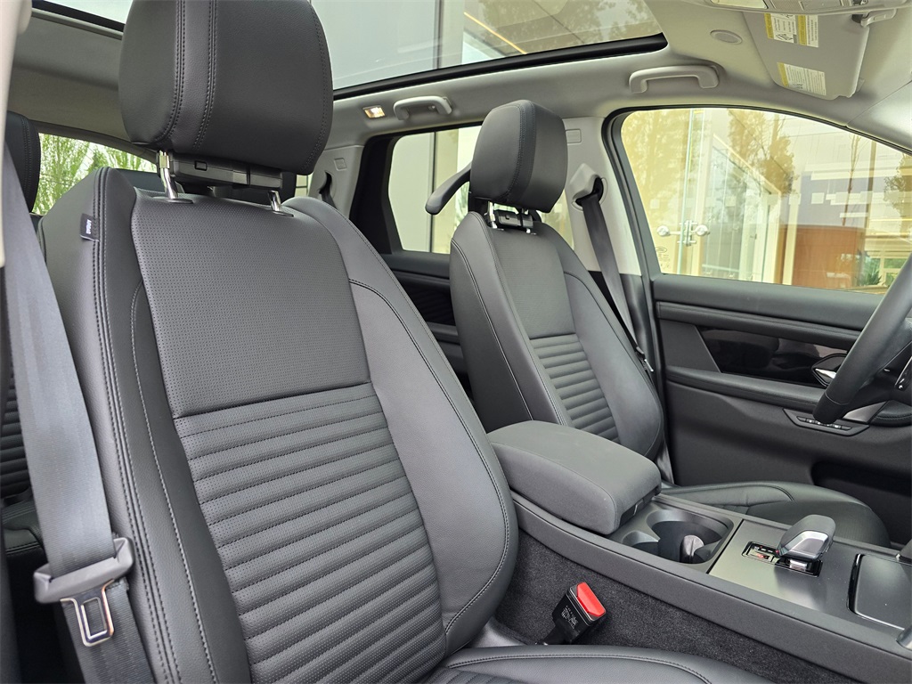 2025 Land Rover Discovery Sport S photo 29