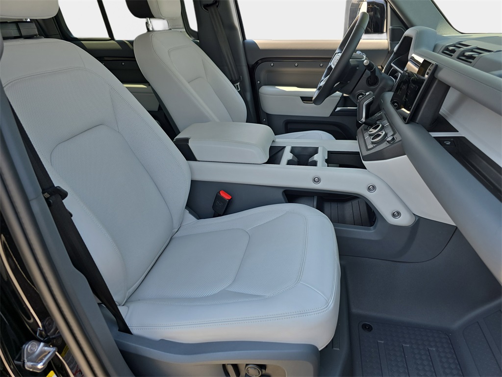2025 Land Rover Defender 110 X-Dynamic SE photo 7