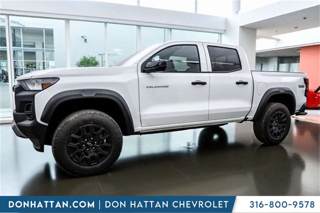 2026 Chevrolet Colorado Trail Boss photo 2