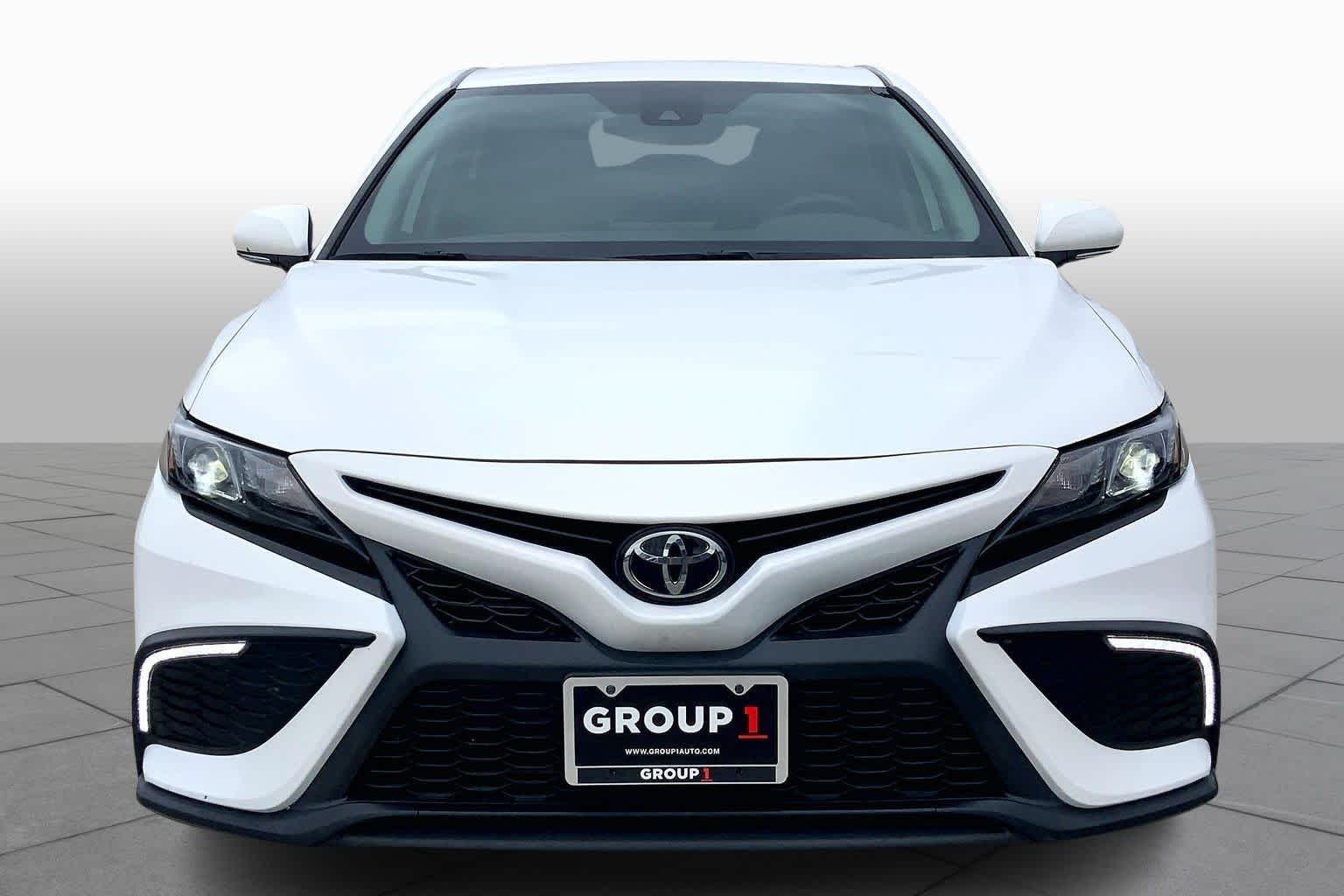 2023 Toyota Camry SE photo 3