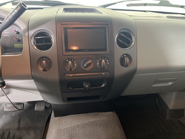 2005 Ford F-150 XLT photo 18