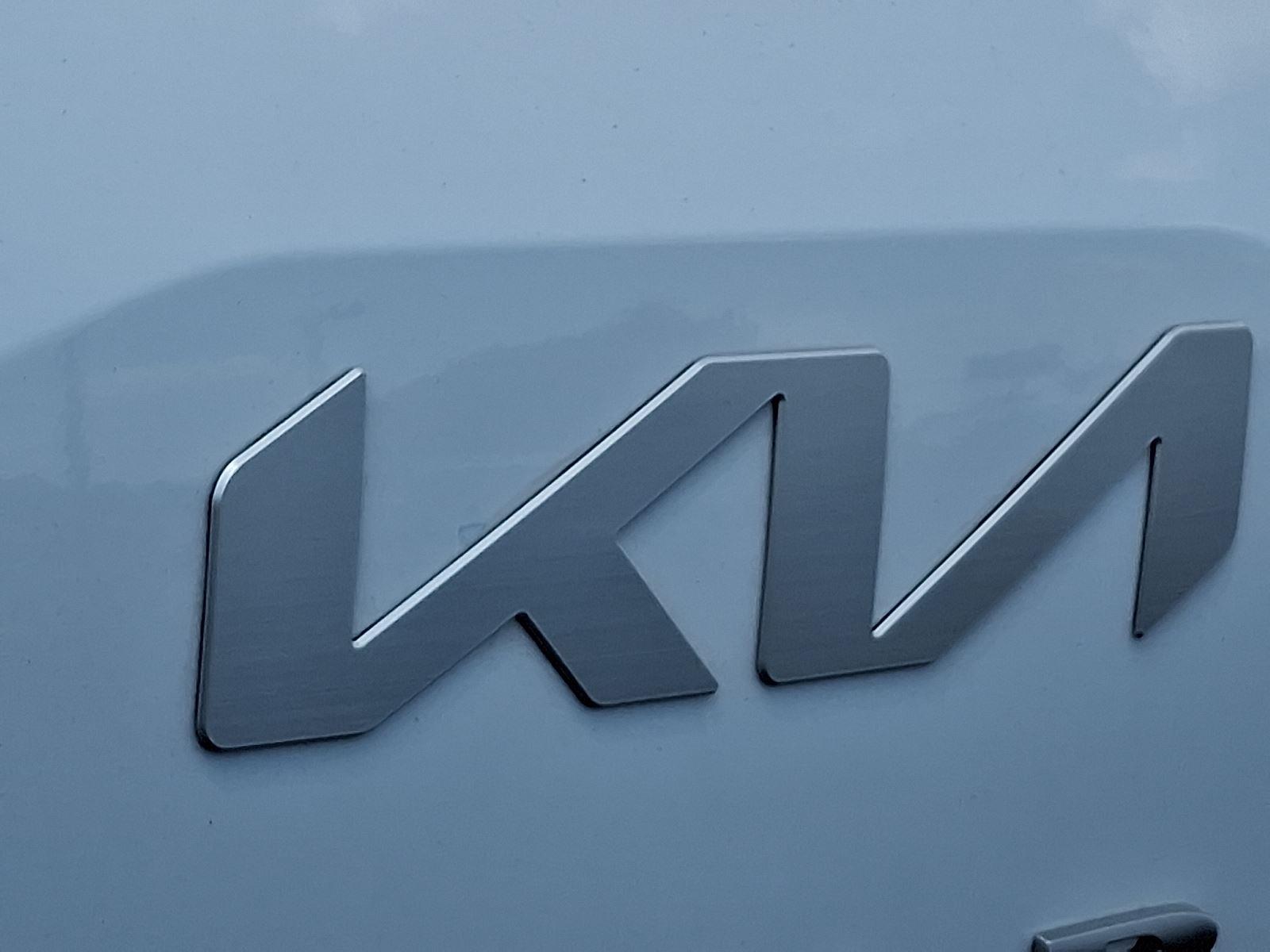 2022 Kia Telluride LX photo 28