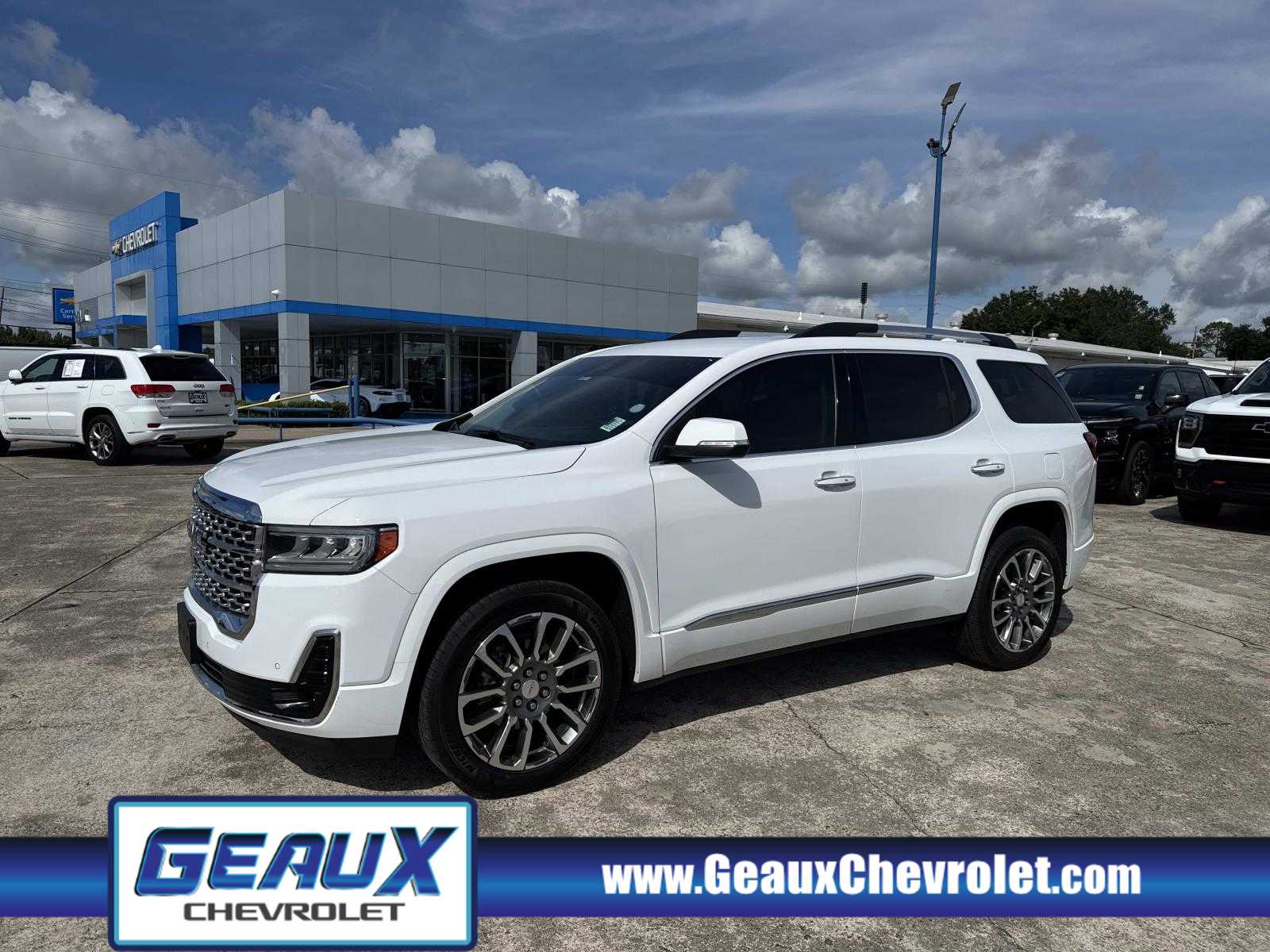 2023 GMC Acadia Denali's photo