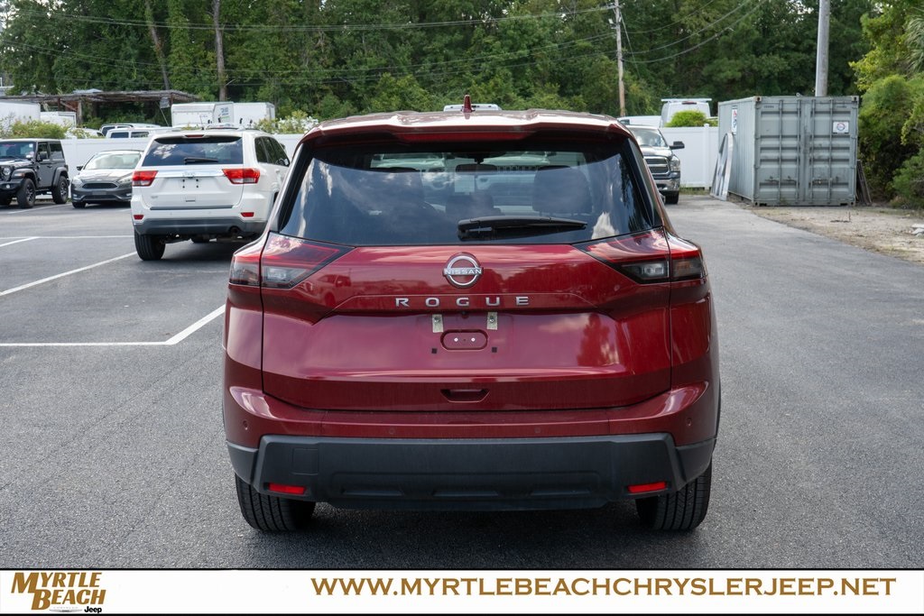 2025 Nissan Rogue SV photo 5