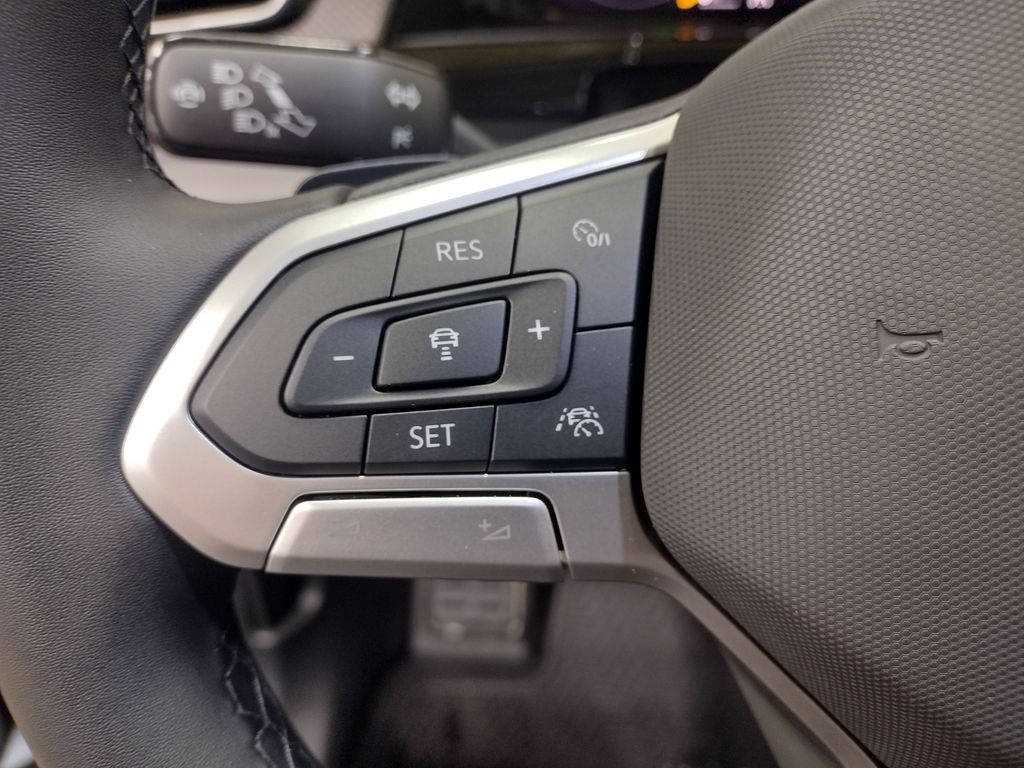 2025 Volkswagen Atlas Peak Edition SE photo 28