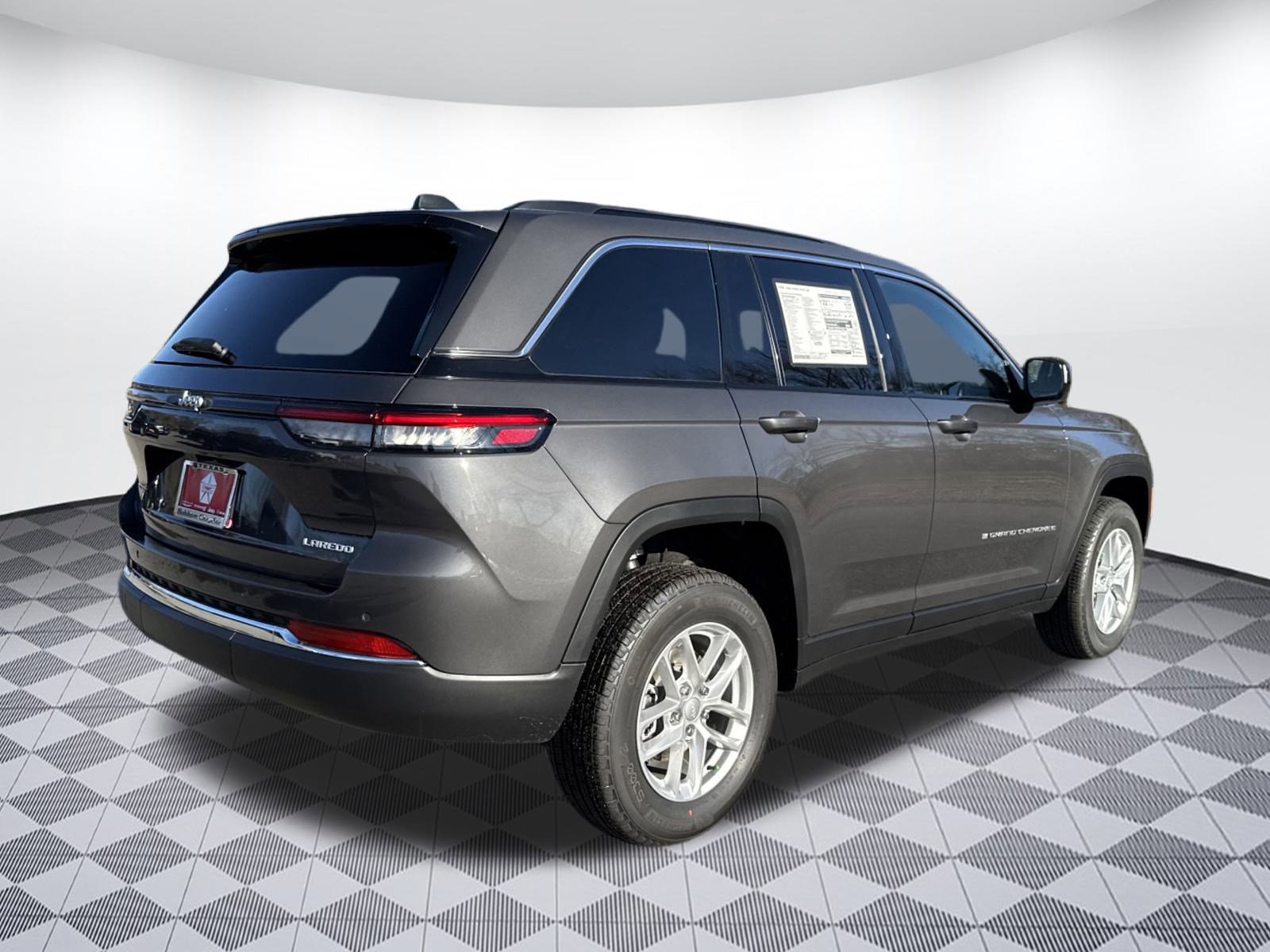 2025 Jeep Grand Cherokee Laredo X photo 3