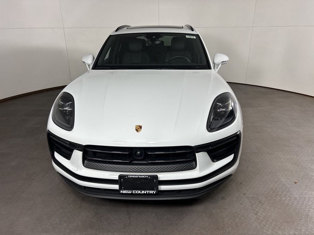 2025 Porsche Macan Base photo 2
