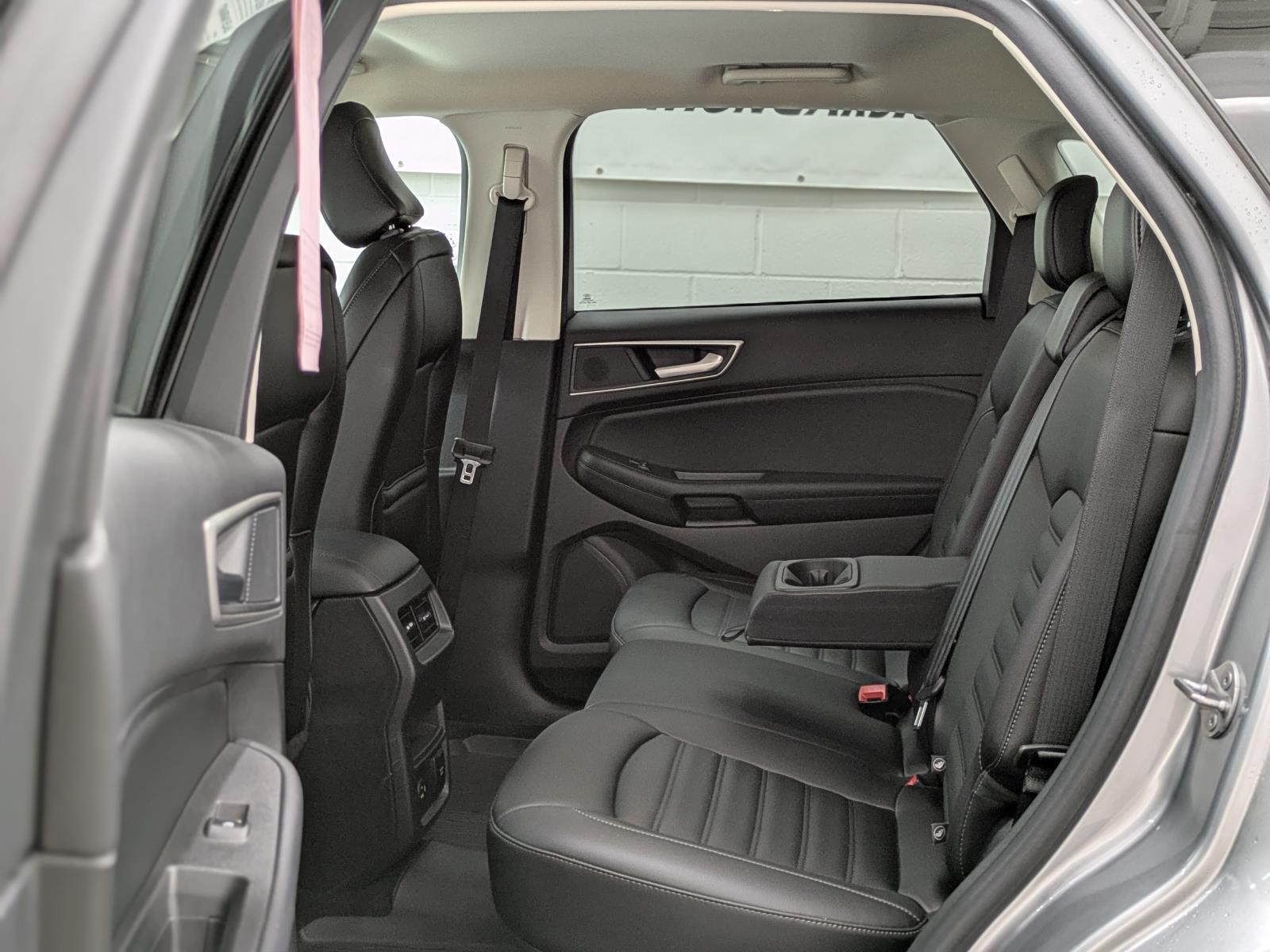 2021 Ford Edge SEL photo 11