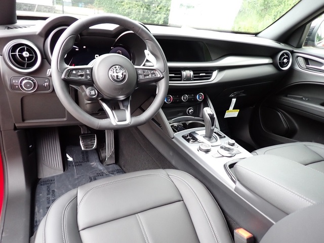2025 Alfa Romeo Stelvio Sprint Base photo 13