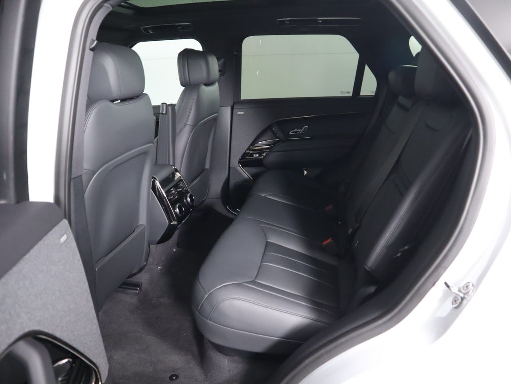2025 Land Rover Range Rover Sport SE photo 18