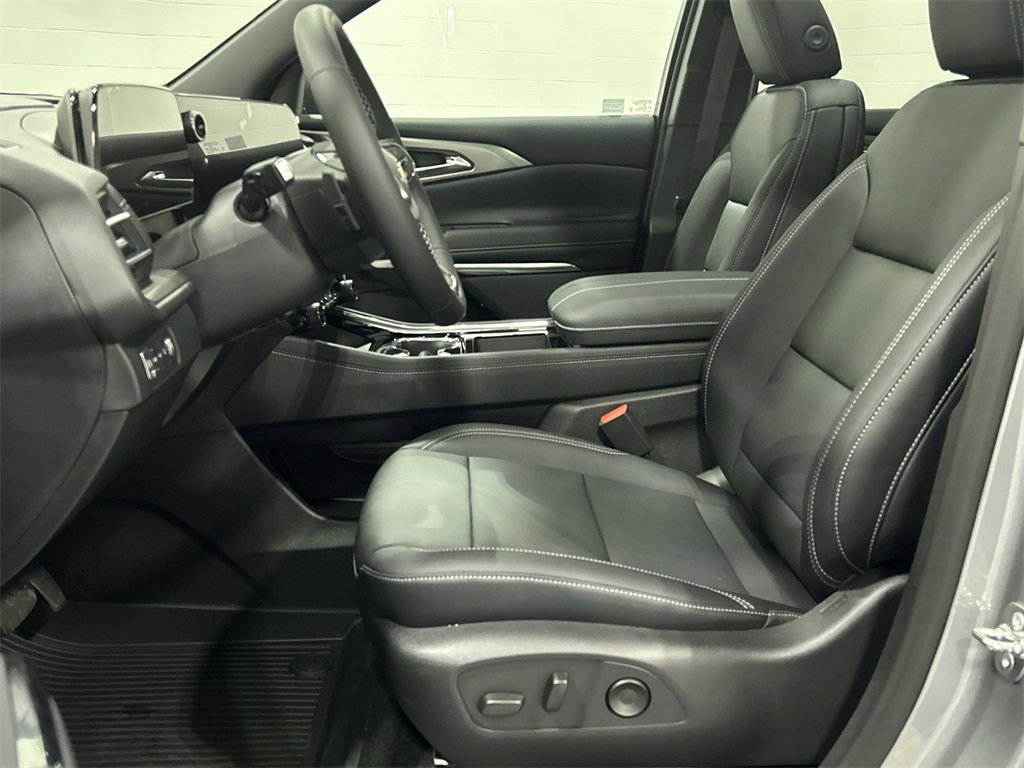 2026 Chevrolet Traverse photo 13