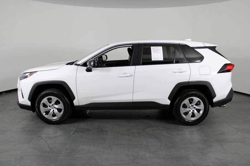 2023 Toyota RAV4 LE photo 2