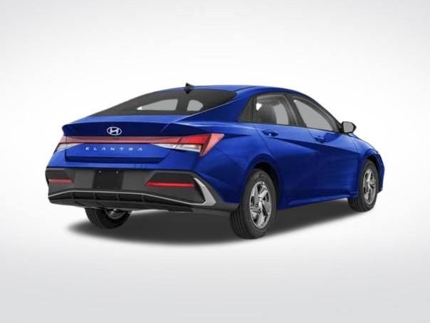 2025 Hyundai Elantra SE photo 3