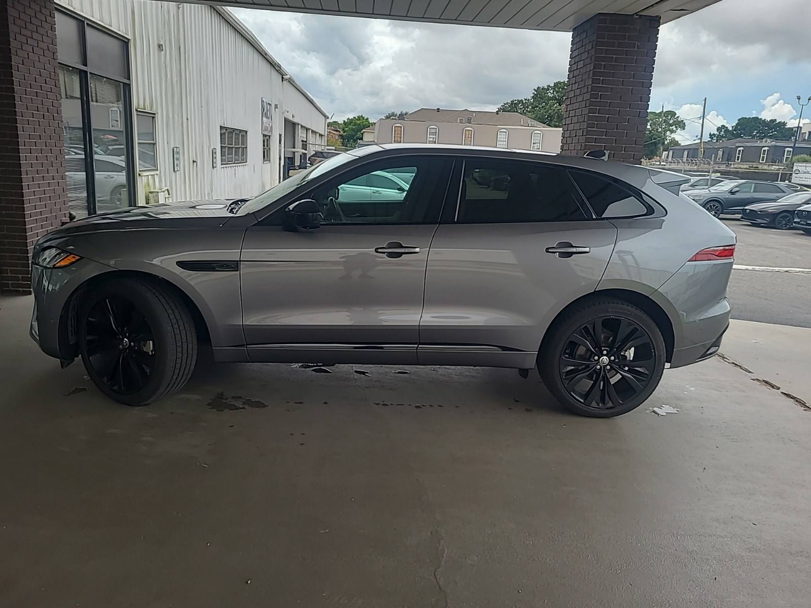 2025 Jaguar F-PACE P250 R-Dynamic S photo 2