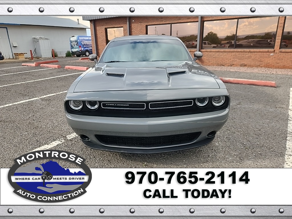 2019 Dodge Challenger SXT photo 2