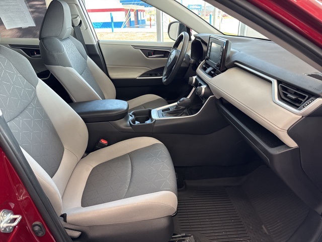 2021 Toyota RAV4 XLE photo 11