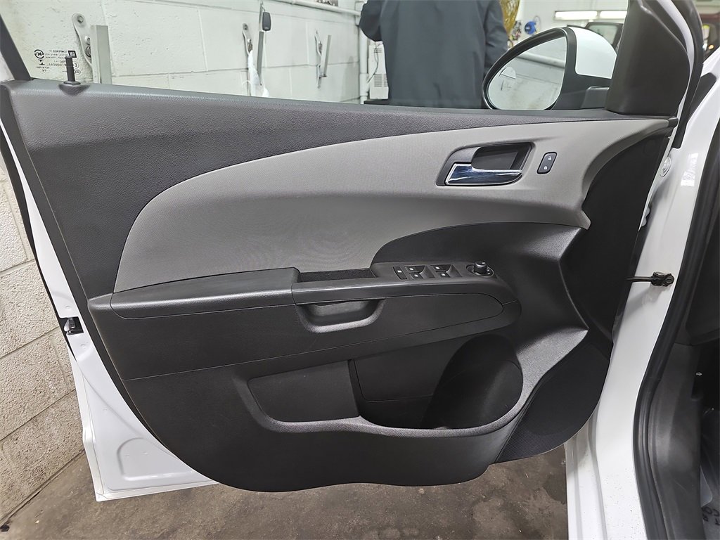 2014 Chevrolet Sonic LT photo 21