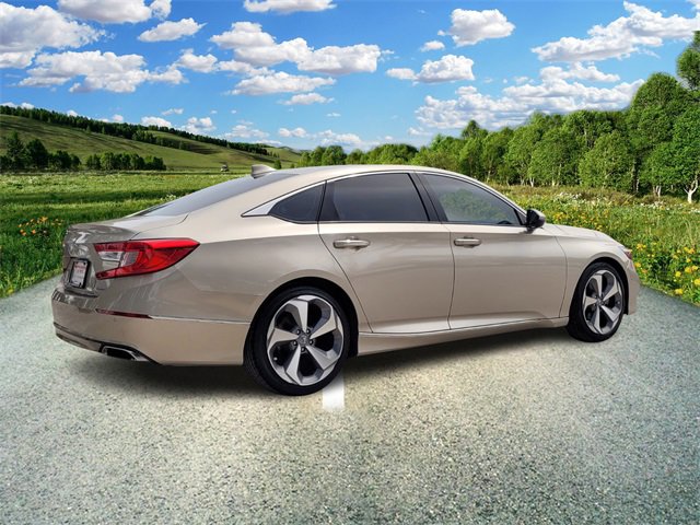 2018 Honda Accord Touring 1.5T photo 4