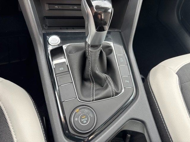 2025 Volkswagen Taos SE photo 24